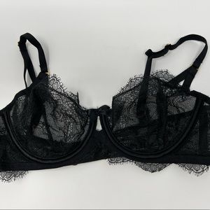 Victoria’s Secret black lace bra Size 32C underwire unlined